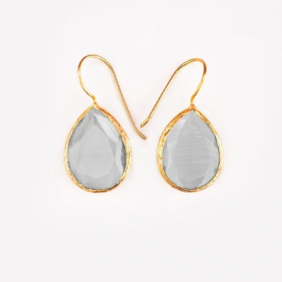 Debbie Katz Aydin (Cat Eye Stone grey blue )
18k Gold Plated Teardrop Earrings - Picture 1 of 3